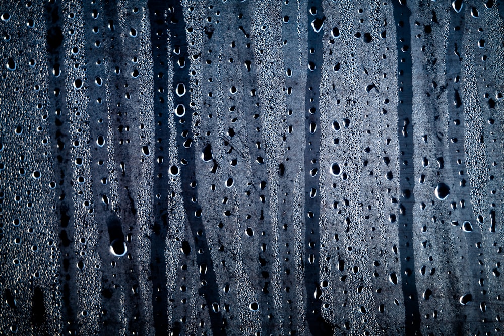 Zeitrafferfoto von Regentropfen