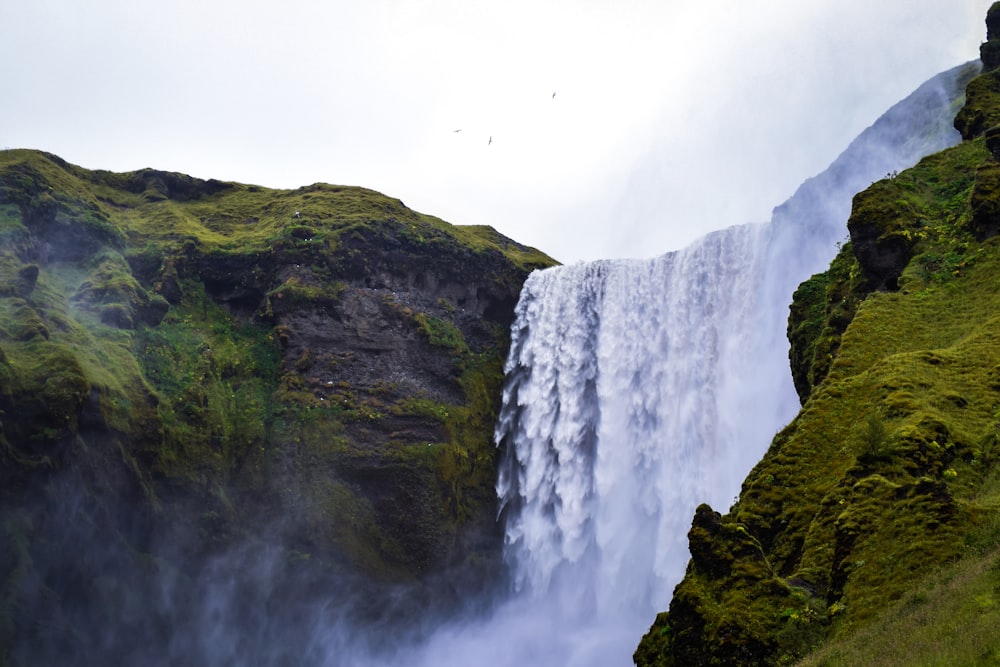 Fotografía de cascadas de agua