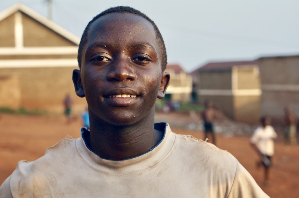 shallow focus photography of man