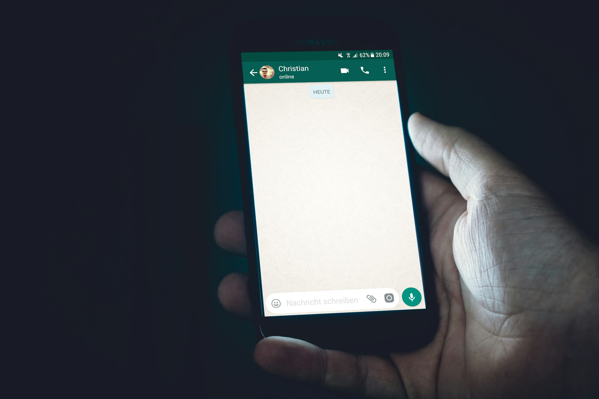 How to send 'View Once' voice messages on WhatsApp