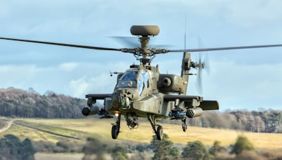 Beschreibung des Fotografen: Apache Longbow helicopter on a training sortie