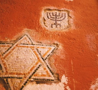 a picture of a star of david on a wall