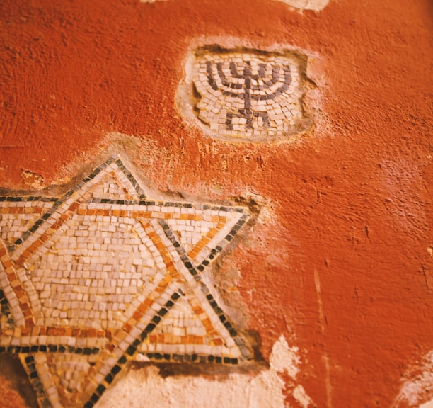 a picture of a star of david on a wall