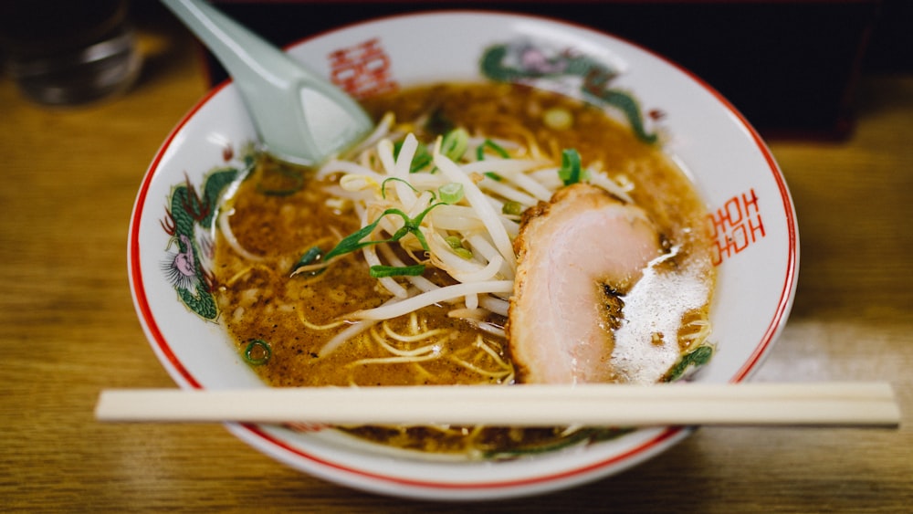 noodles topped with beef in bowl