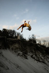 Close-up of the main character performing an acrobatic flip mid-air in Jesus Run.