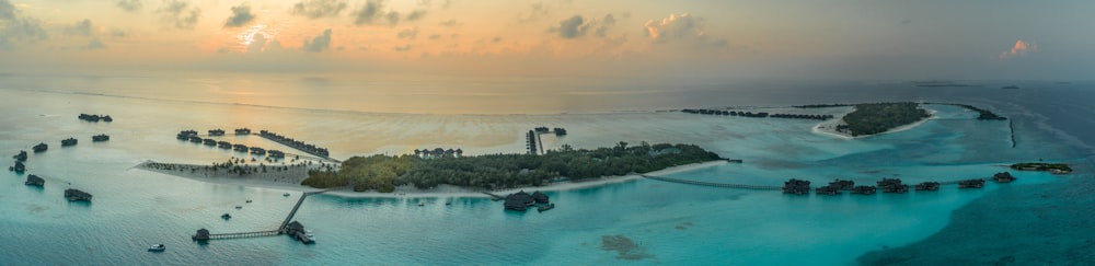 Vista panorâmica da ilha com resort