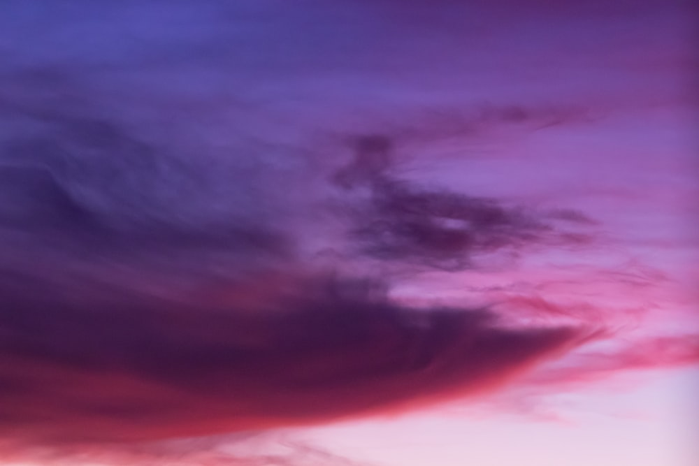 nubes púrpuras
