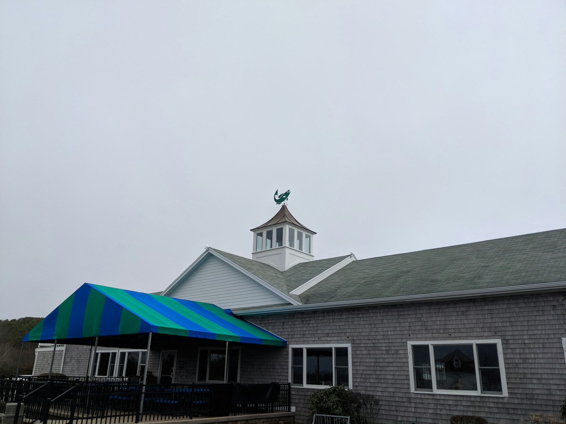 gray computer monitor