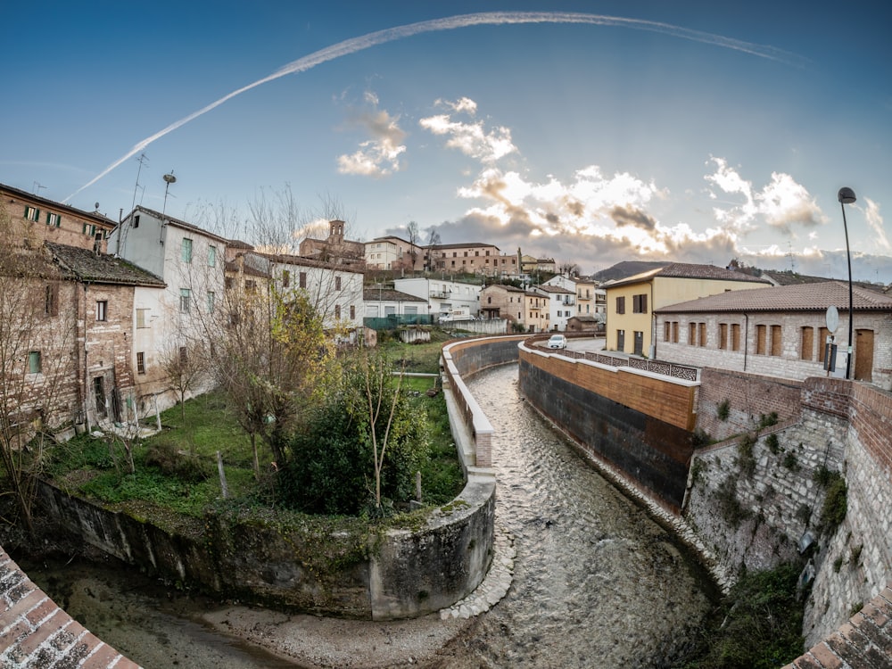 Pueblo de fotos con lente de ojo de pez