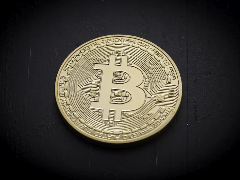 Image d'article pour: Bitcoin sous 69 000 € : géopolitique et taux plombent le marché