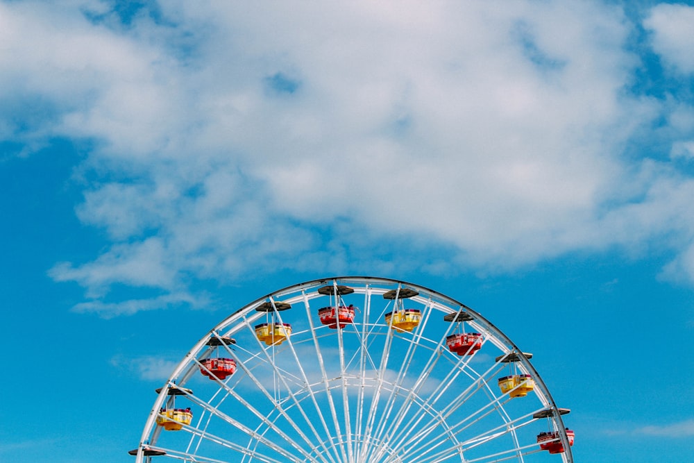 white and red ferris wheel