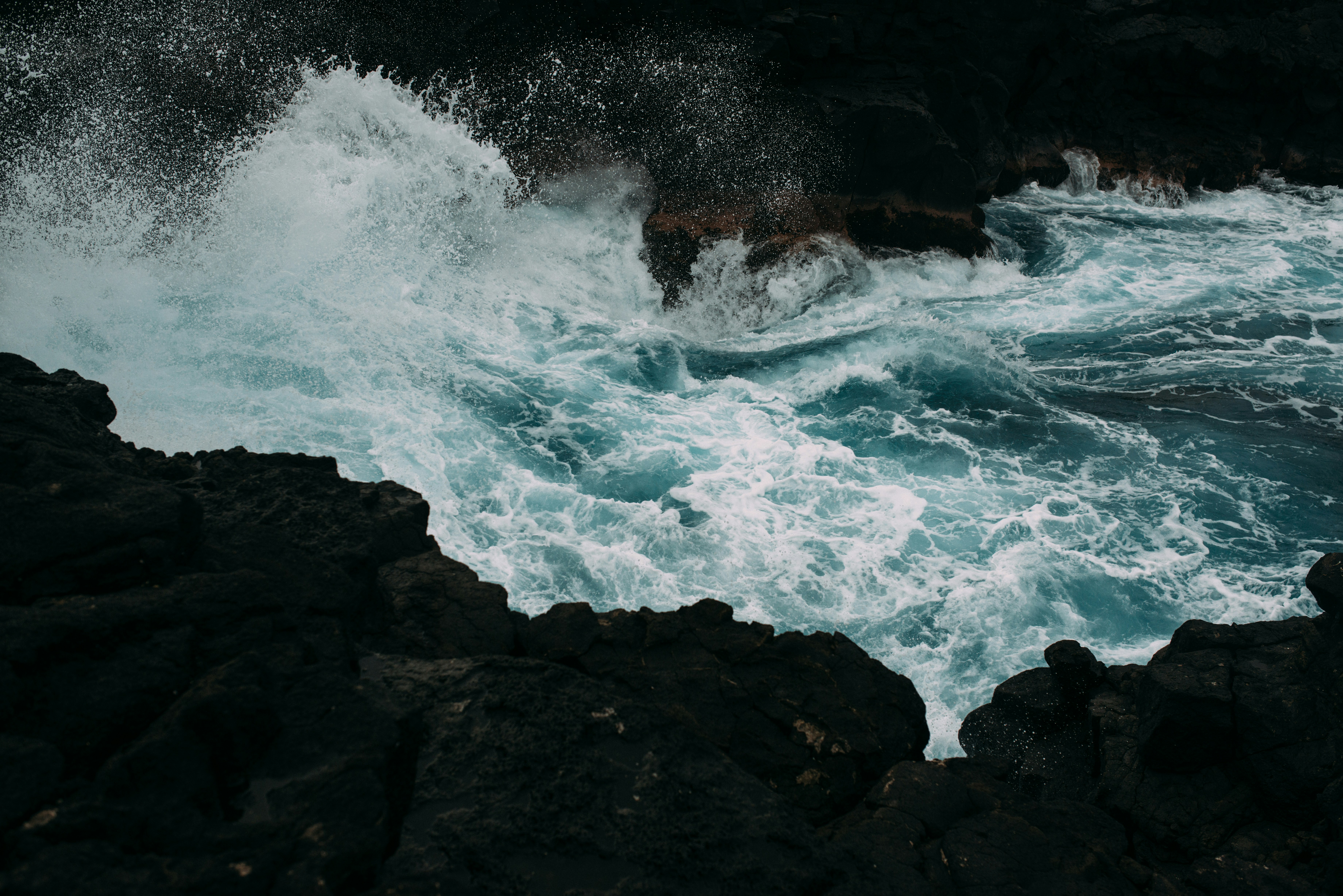 Unsplash 추천 이미지 (키워드 : Current, left, right, flow, potential, high )