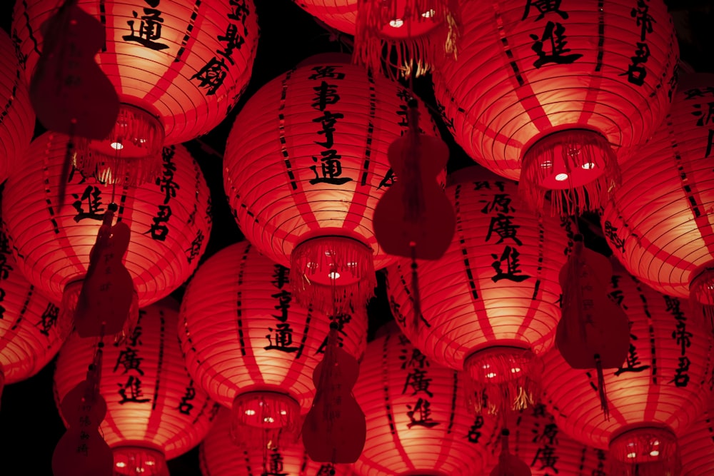 lanternes en papier rouge