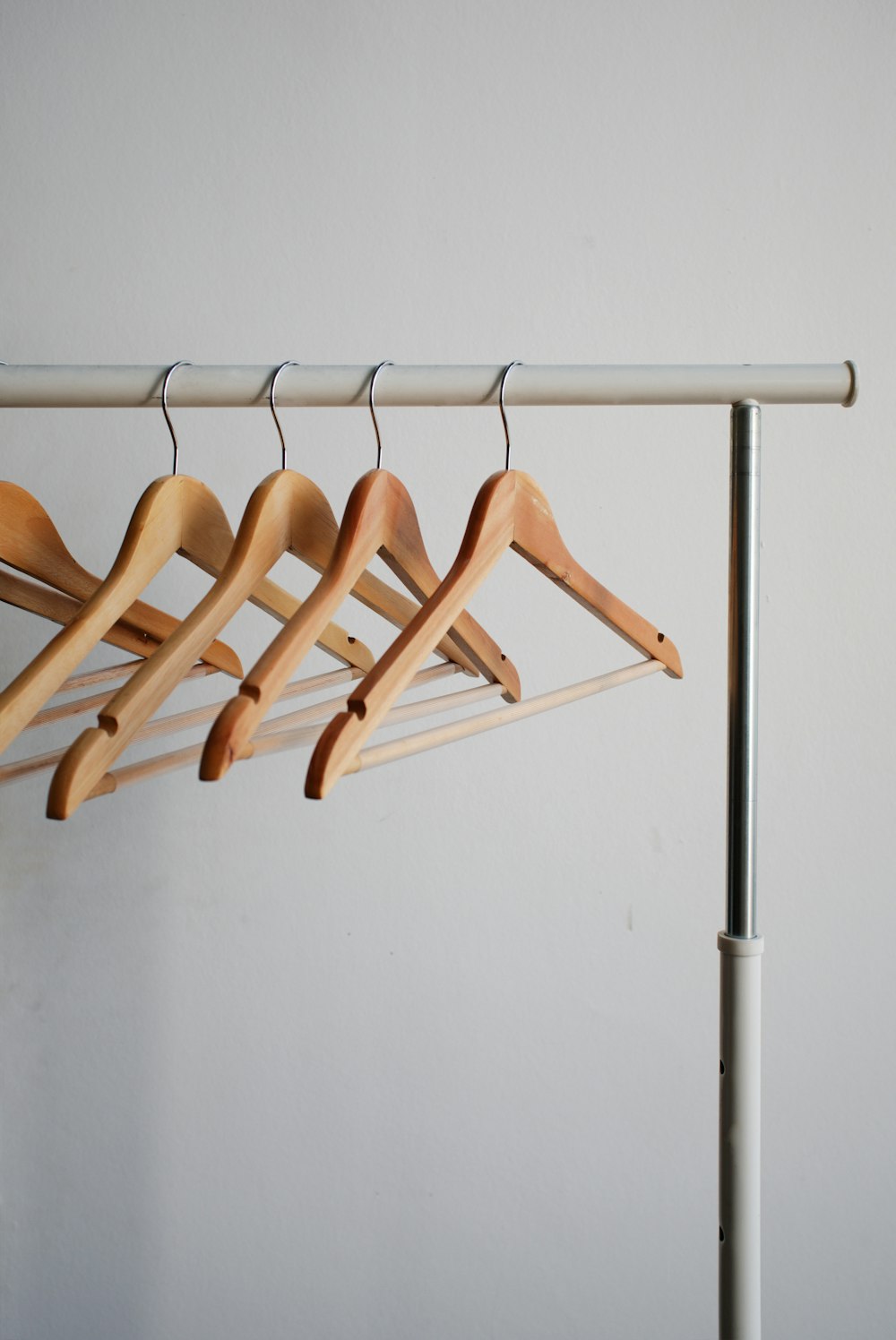 500+ Clothes Hanger Pictures | Download Free Images on Unsplash