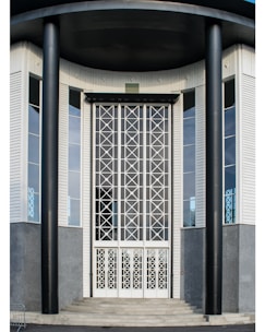A welcoming entrance of a modern private school building in Algiers.