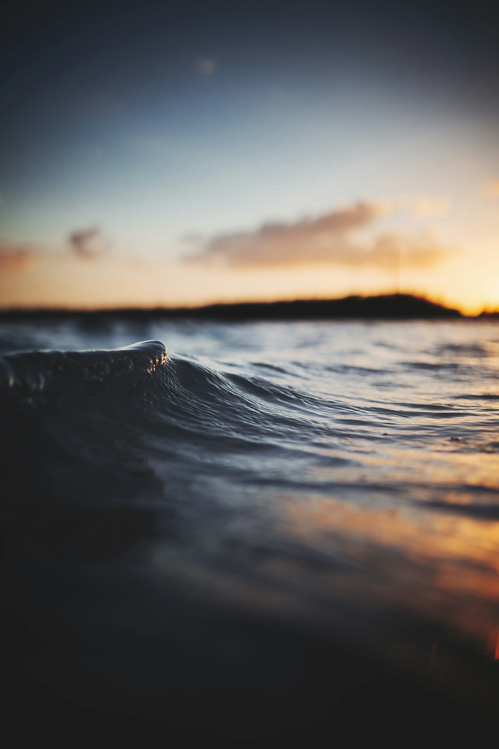 Fotografia de foco raso de água do oceano