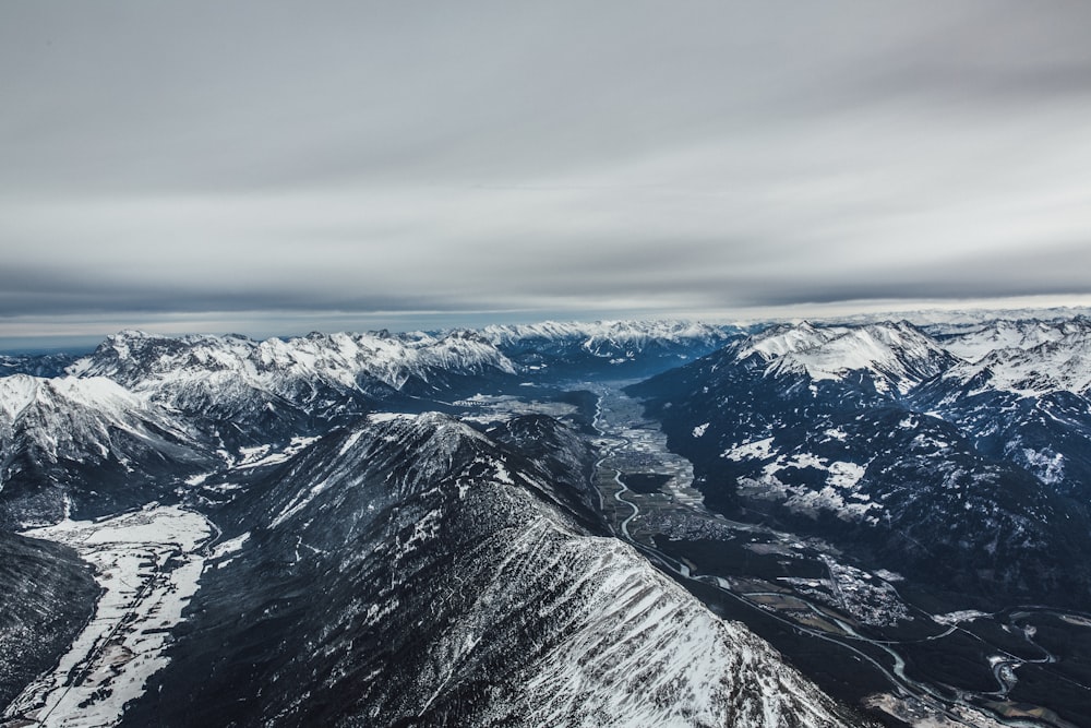 veduta aerea della montagna