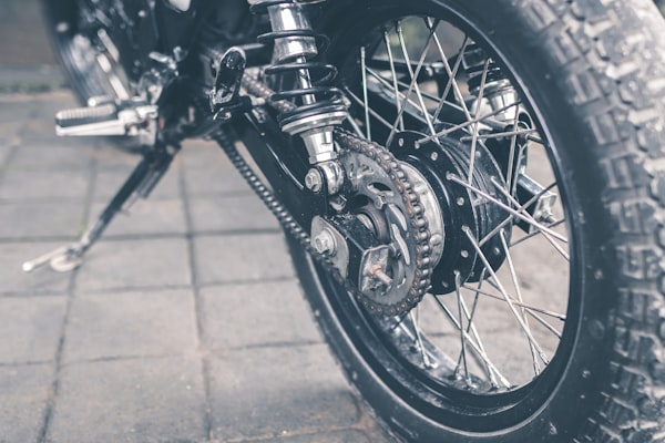 Jak správně čistit řetěz motorky - Průvodce údržbou