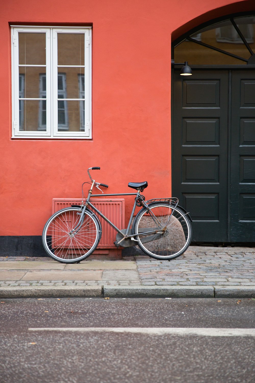 black commuters bicycle