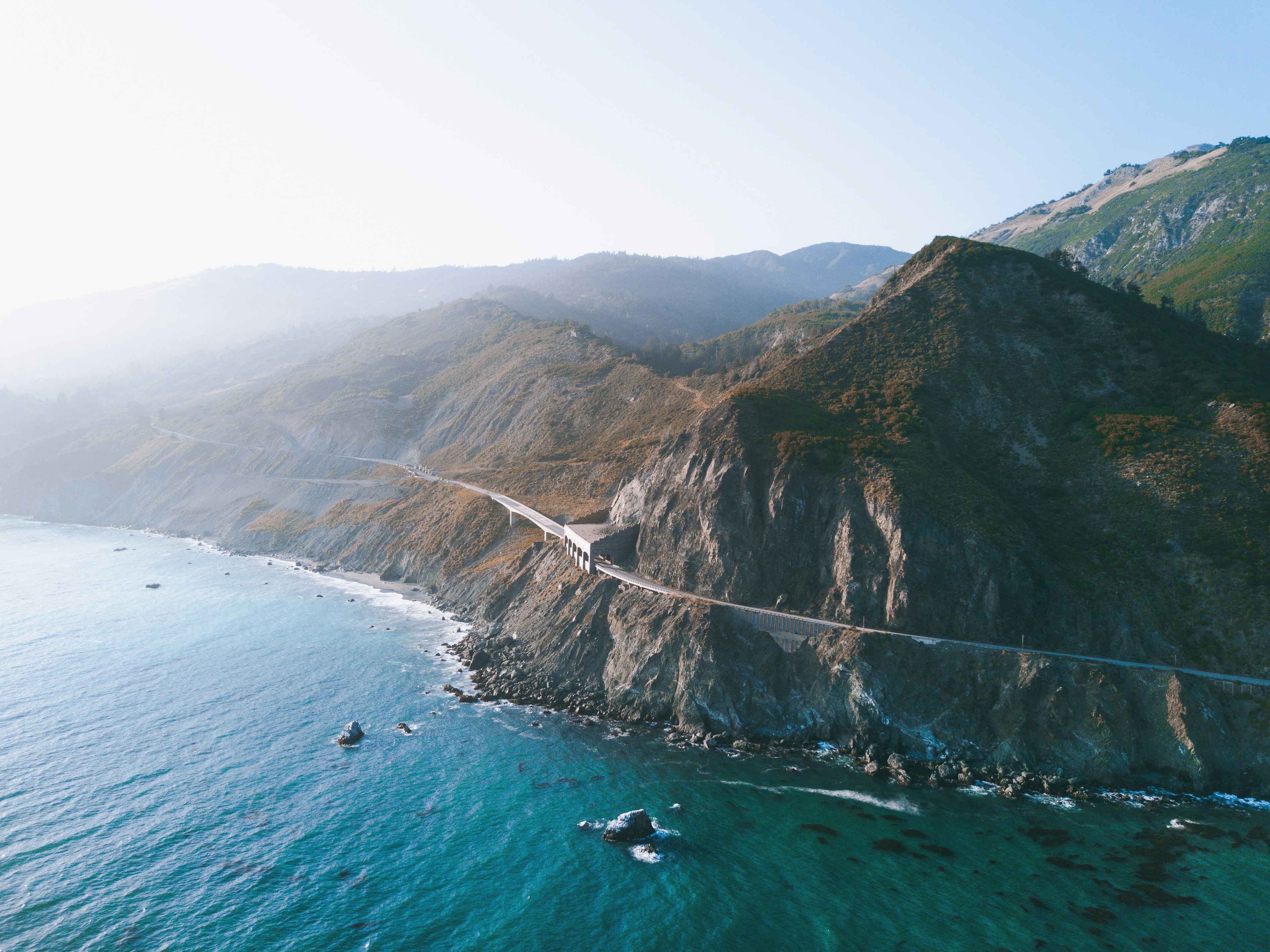 un tratto della pacific coast highway in california
