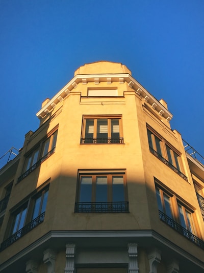 Front view of the Costa Legal office building on Rua Roma, bathed in warm afternoon light.