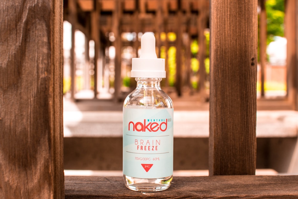 Nackte Vape-Saftflasche