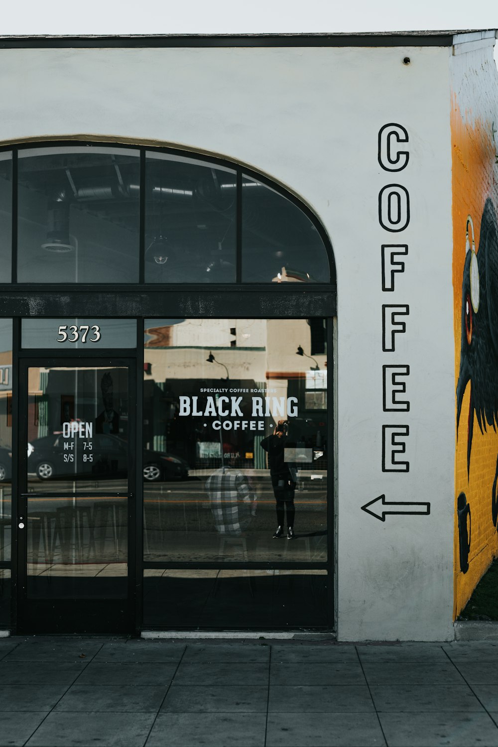 Black Ring coffee store