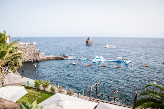 A cozy seaside mobile home with a sparkling water park and happy families enjoying summer activities.