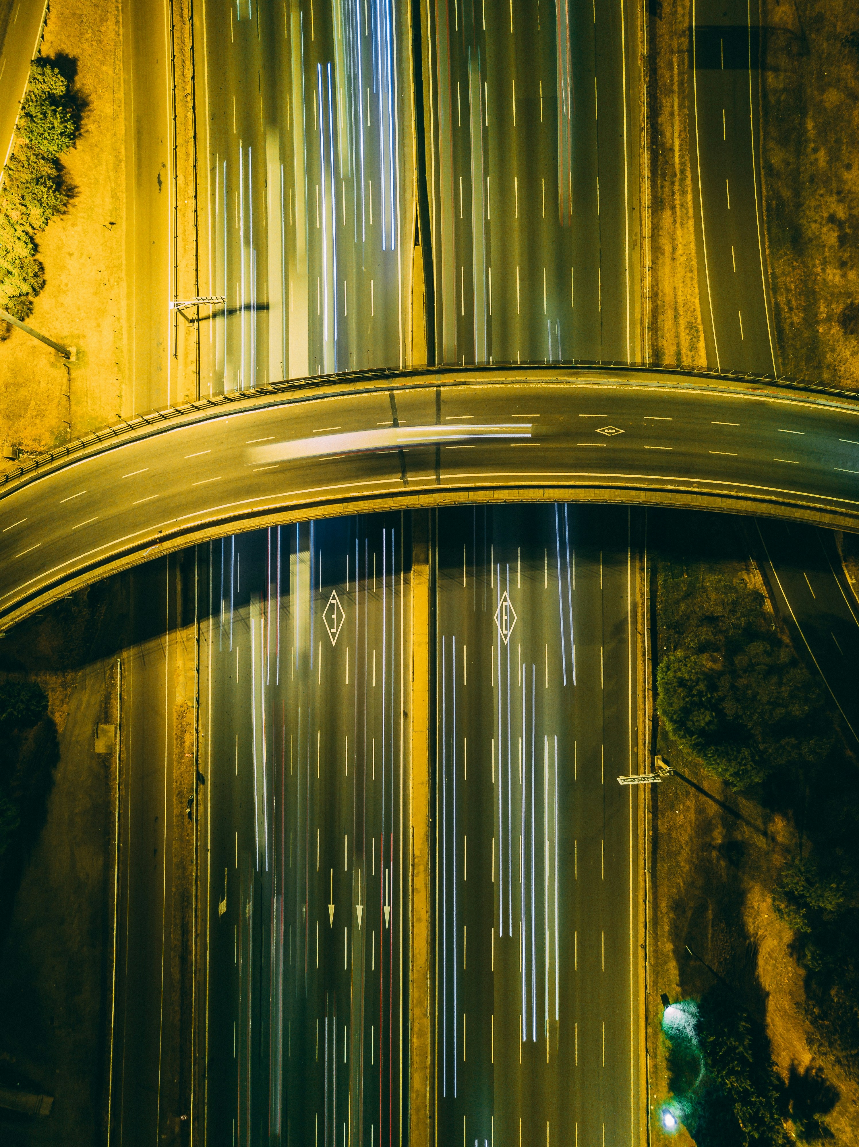 photo en accéléré d’une rue