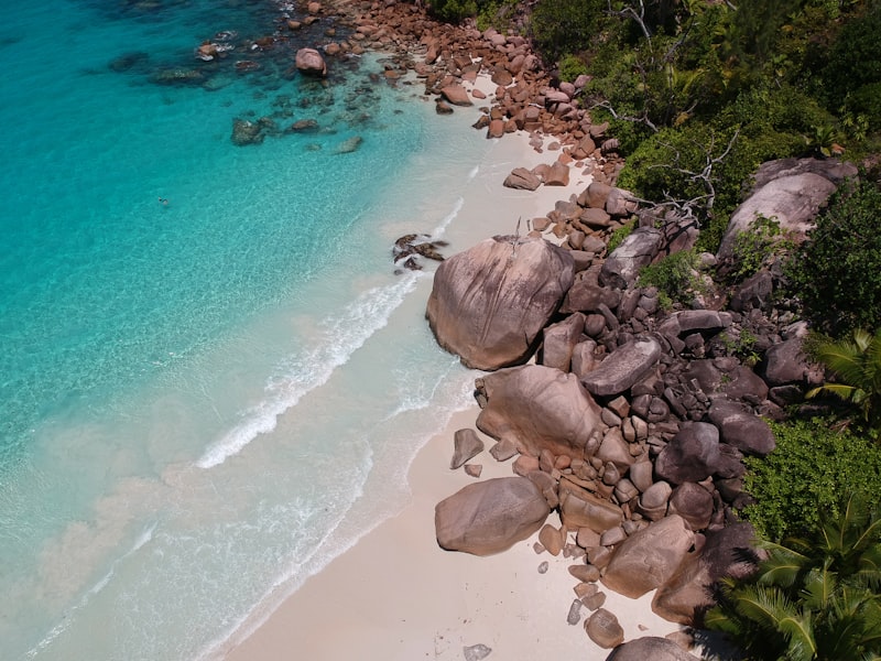 Rocas y playa en Praslin