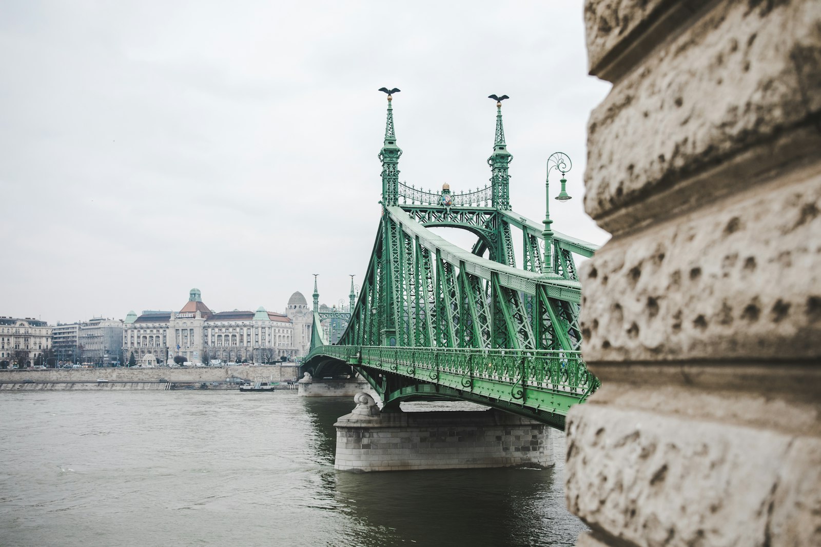 Canon EOS 5D Mark IV + Sigma 24-70mm F2.8 DG OS HSM Art sample photo. Green metal bridge photography