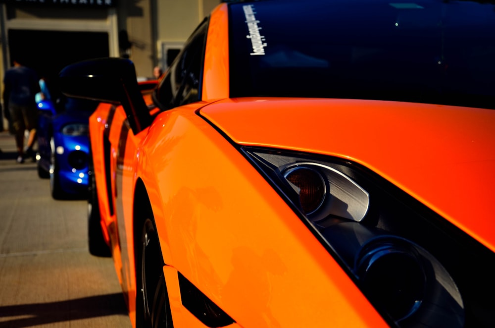 Auto sportiva arancione