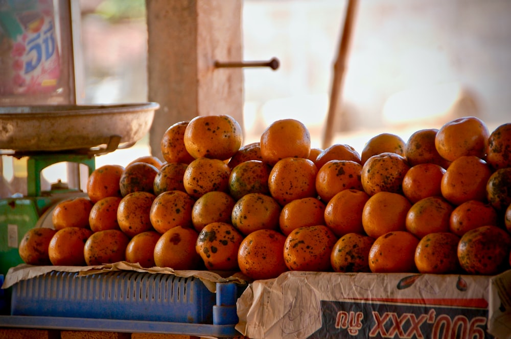 Lotto di frutta arancione