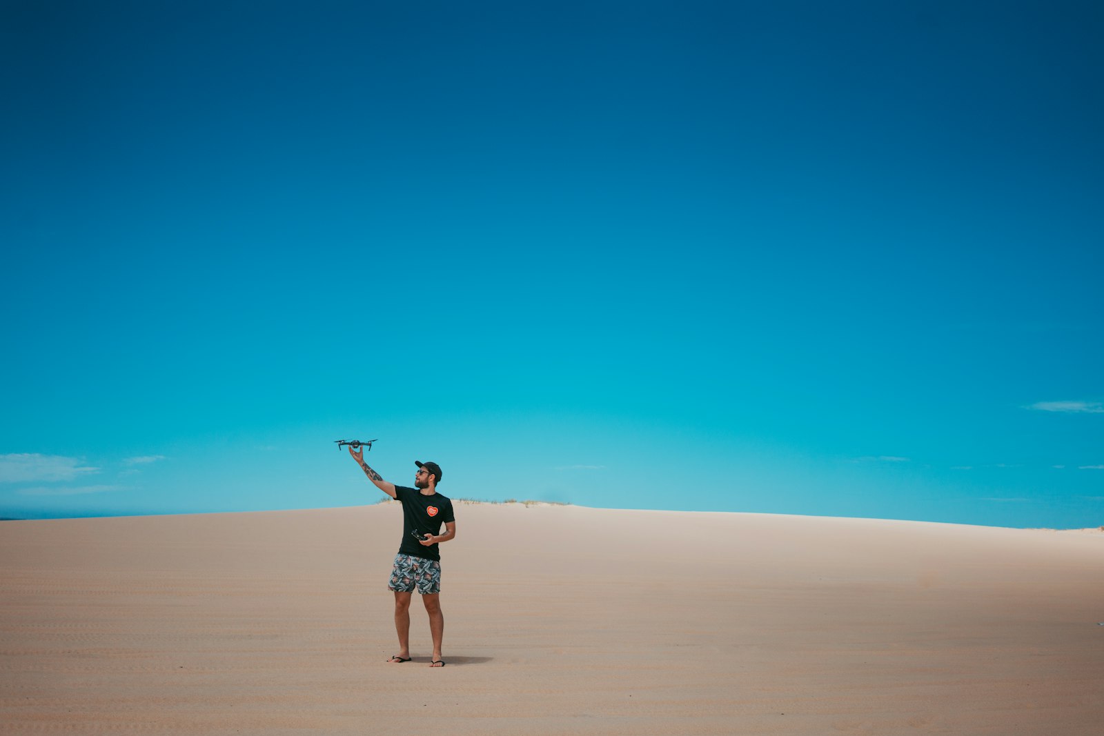 Sony a7R II + Sony Sonnar T* FE 35mm F2.8 ZA sample photo. Person standing on sand photography