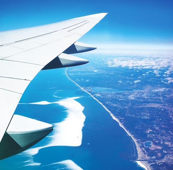 aerial photo of airplane wings during daytime