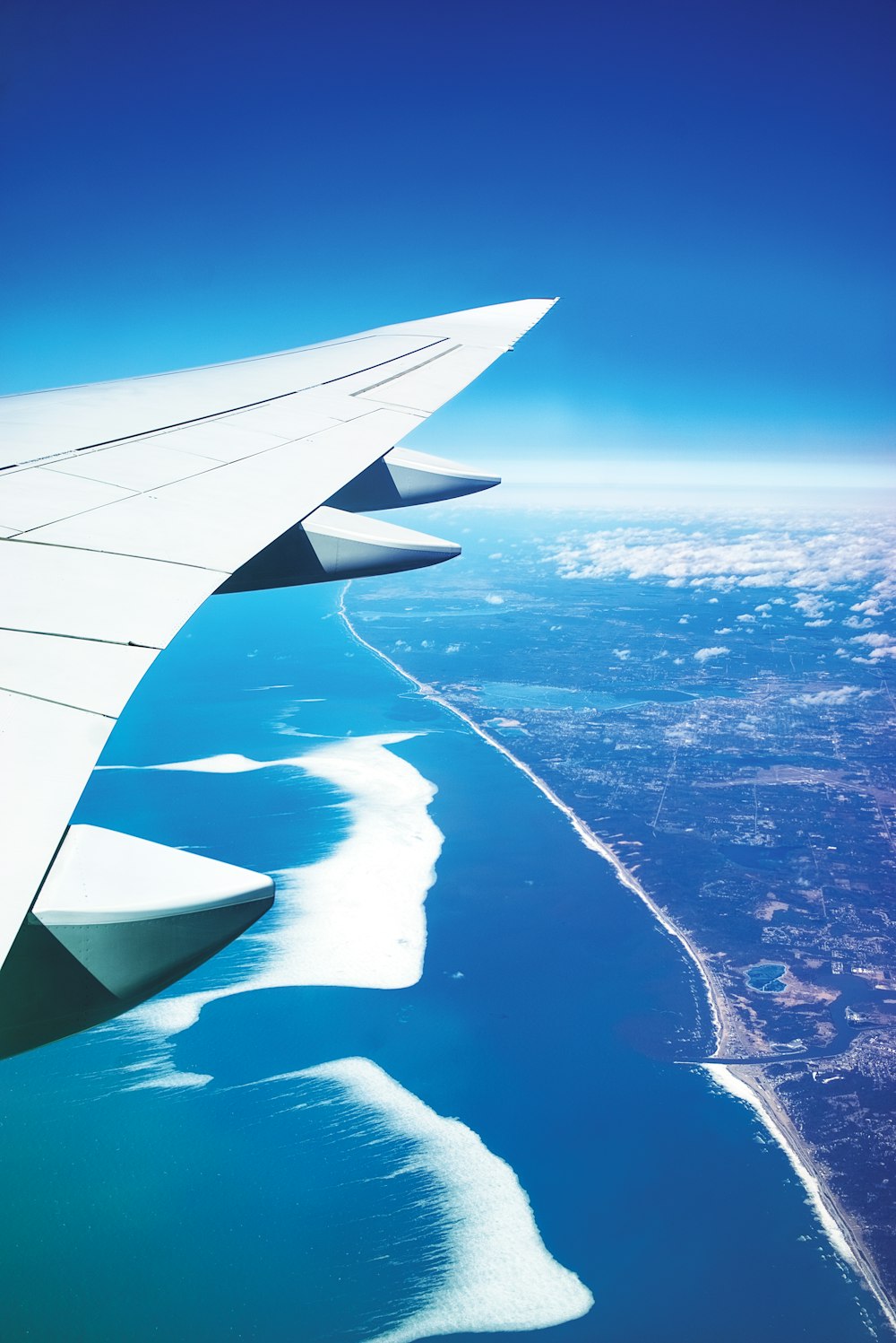 aerial photo of airplane wings during daytime