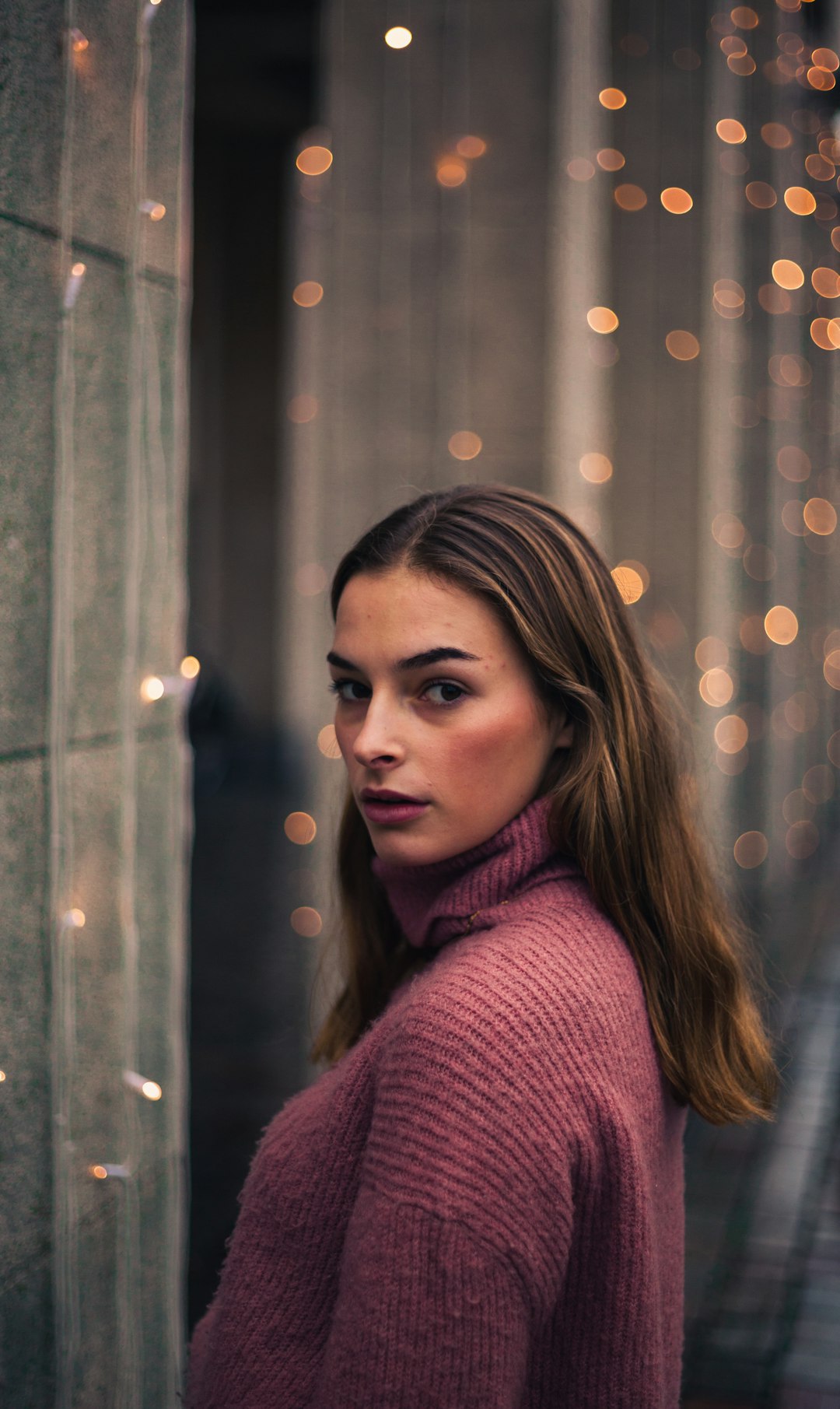 I tried my first time taking portraits with a beautiful friend of mine which is in the same school as I. Loved the wintervibes with the lights in the background. Also a good example of nobody’s perfect. I could have photoshopped some imperfections away, but decided to not do it.