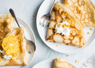 flat-lay photography of pancake with icing