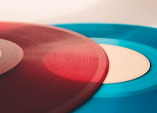 red and blue discs