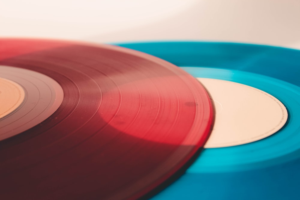 red and blue discs
