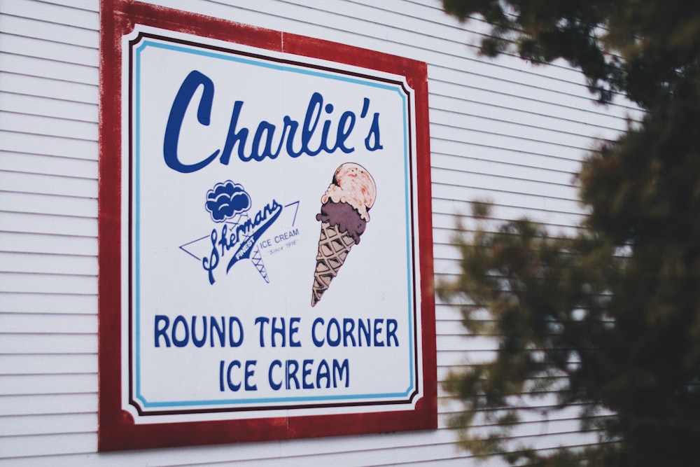 Charlie's um die Ecke Eiscreme-Beschilderung