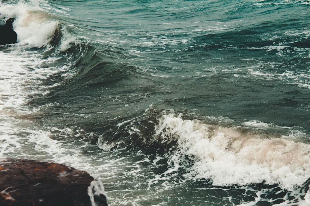 time lapse photography of ocean waves