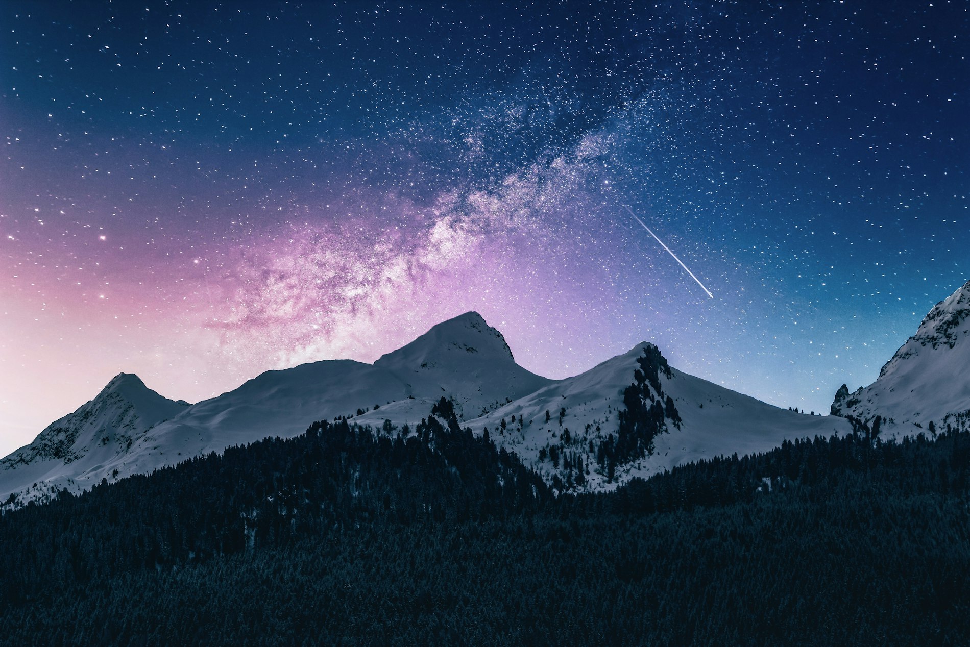 星空と山並み