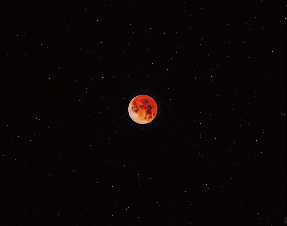 Eclipse de Luna durante la noche