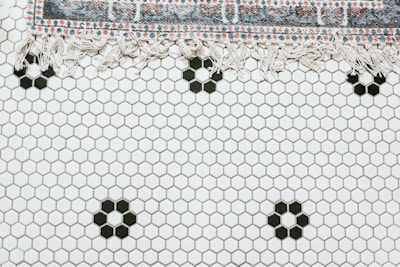 Bathroom floor featuring a quick-drying, absorbent coral fleece rug with a non-slip base
