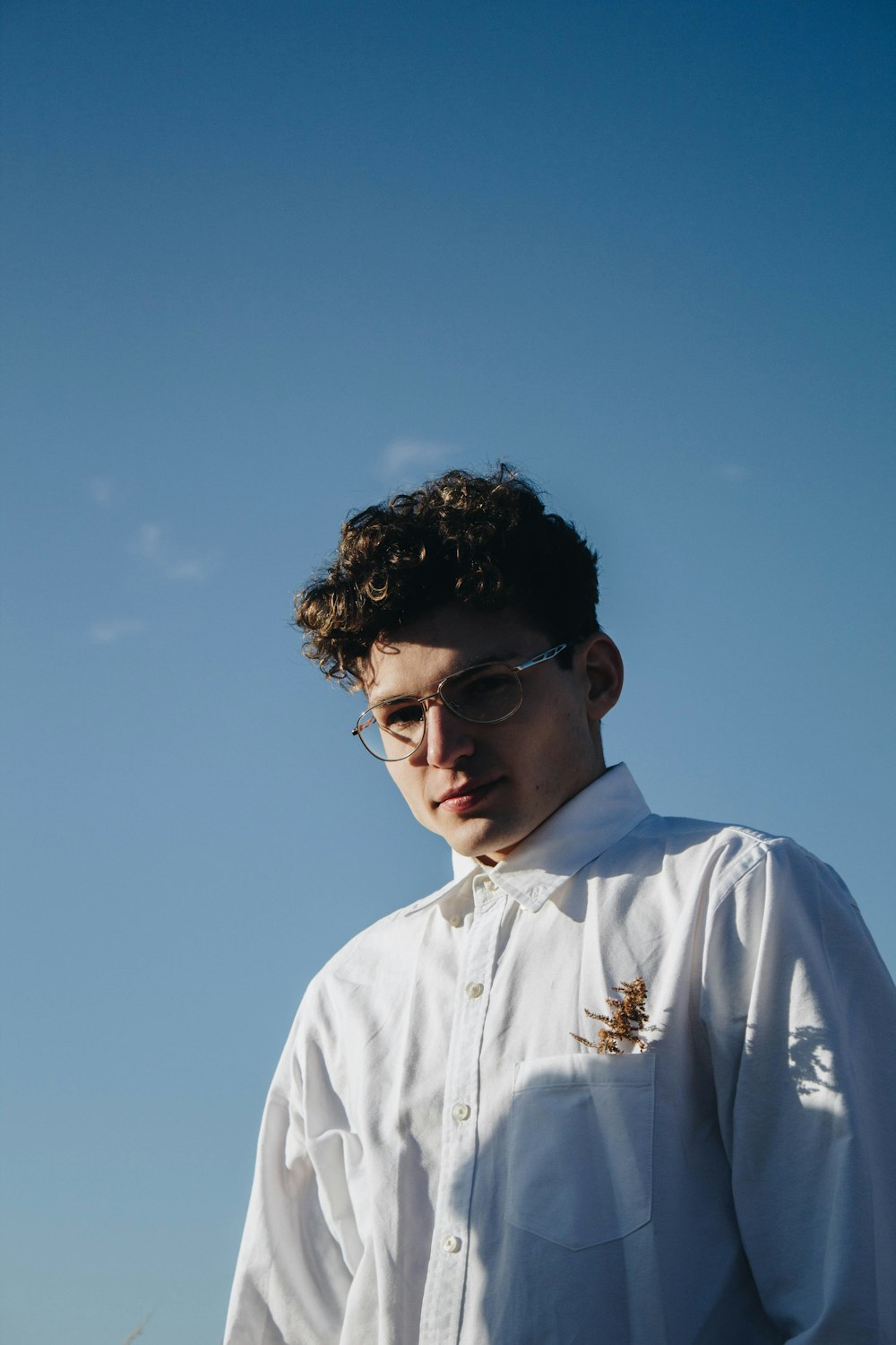 man wearing white dress shirt