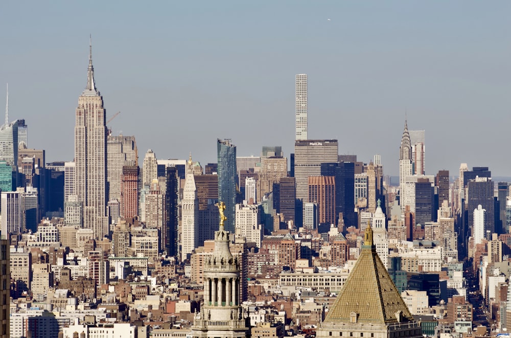 cityscape of building at daytime