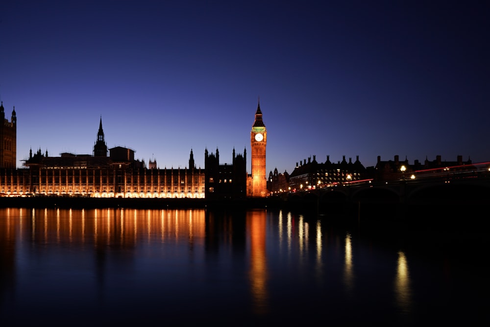 L'orologio del Big Ben di notte