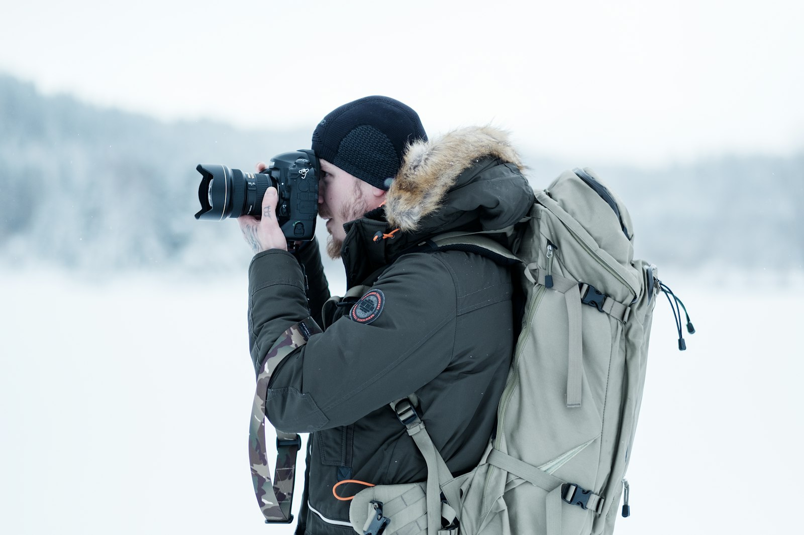 Fujifilm X-T2 + Fujifilm XF 56mm F1.2 R sample photo. Man standing on snow photography
