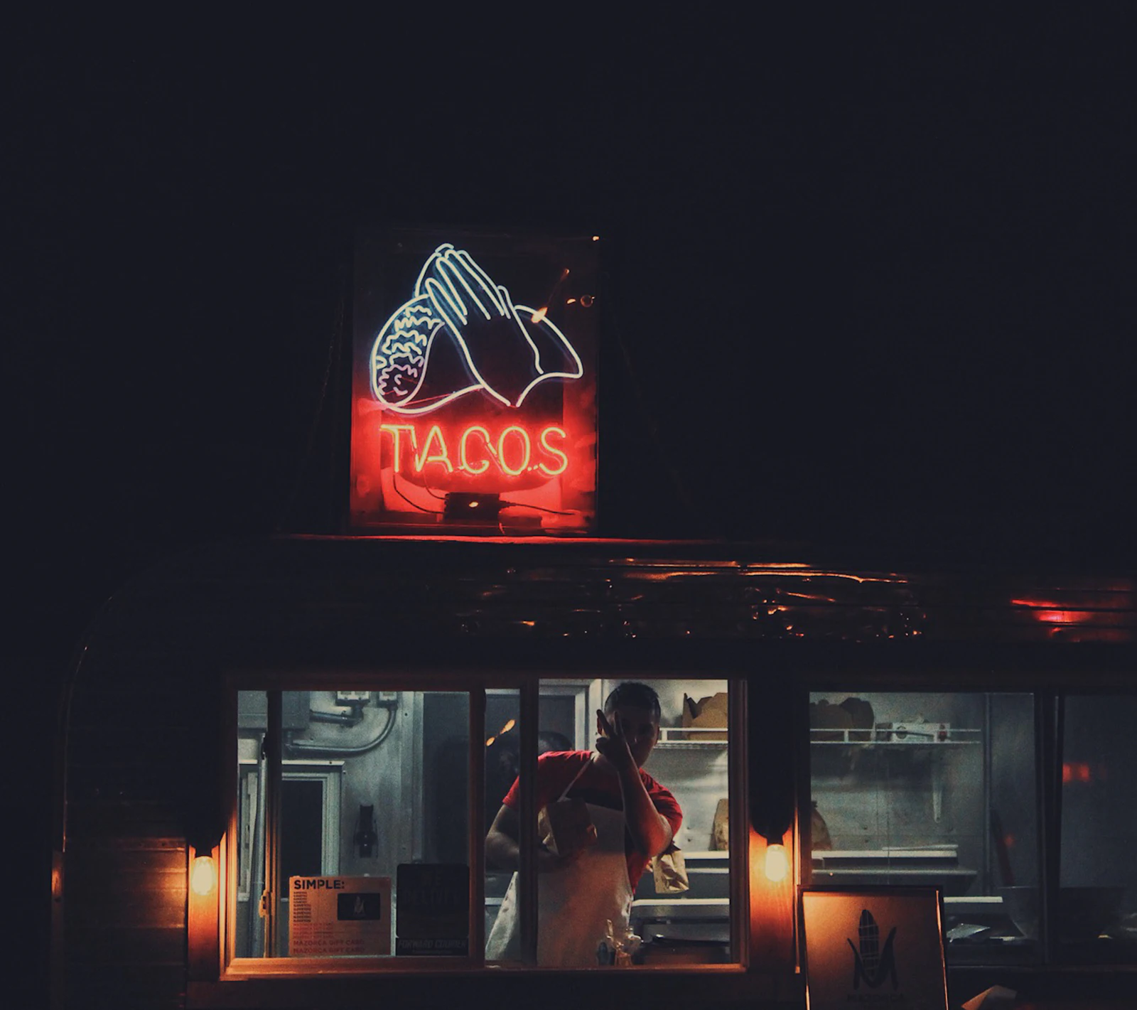 Puesto de tacos de noche